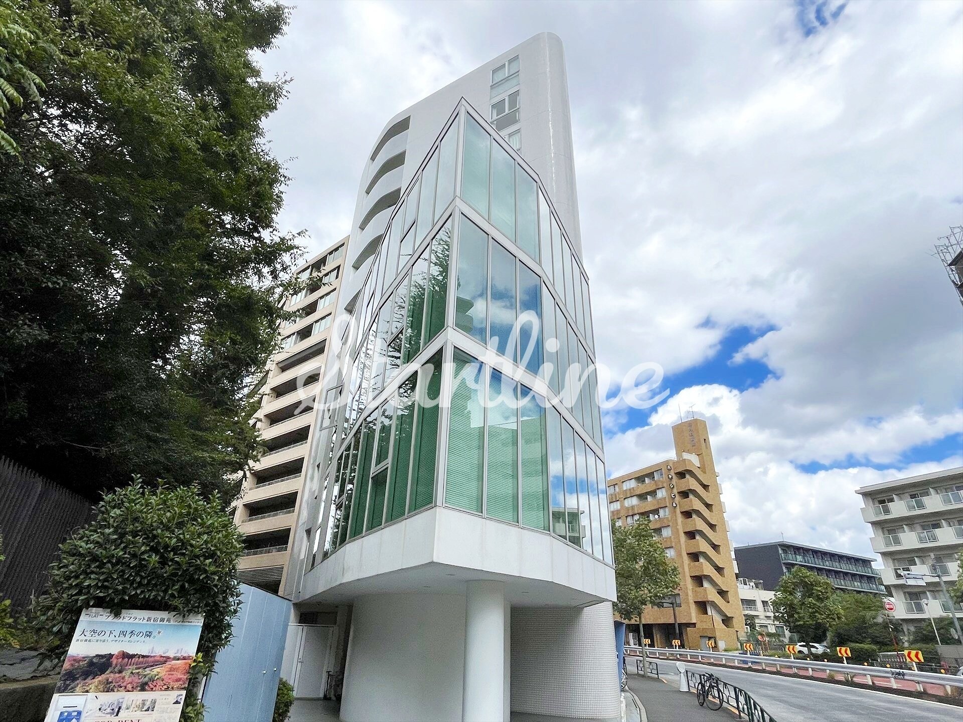 プラウドフラット新宿御苑の物件外観写真