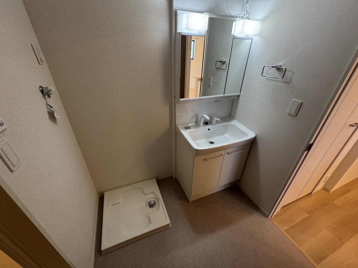 土山駅 バス5分  泥ヶ谷下車：停歩2分 1階の物件内観写真