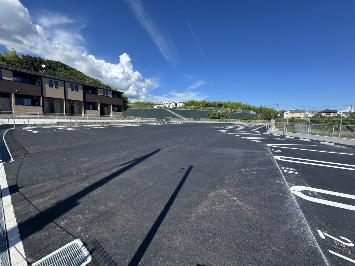 土山駅 バス5分  泥ヶ谷下車：停歩2分 1階の物件外観写真