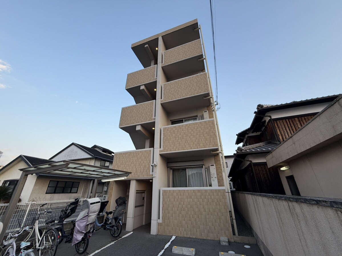 バレンシア三左衛門の物件外観写真