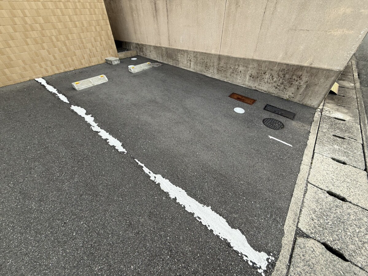 バレンシア三左衛門の物件外観写真