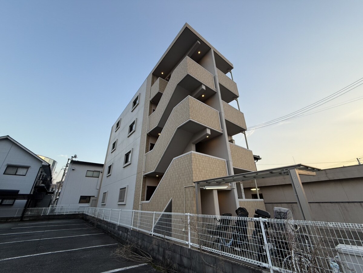 バレンシア三左衛門の物件外観写真