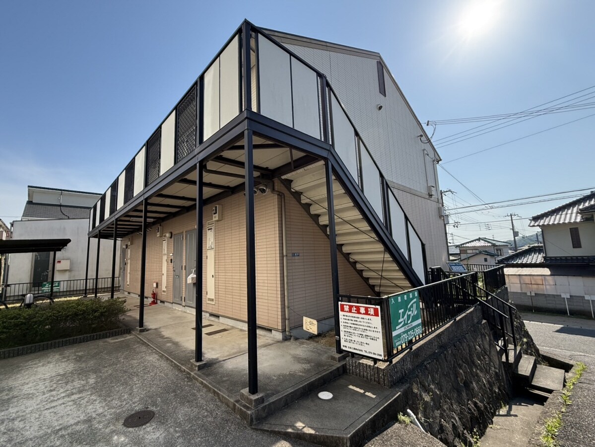 ウエストヴィラの物件外観写真