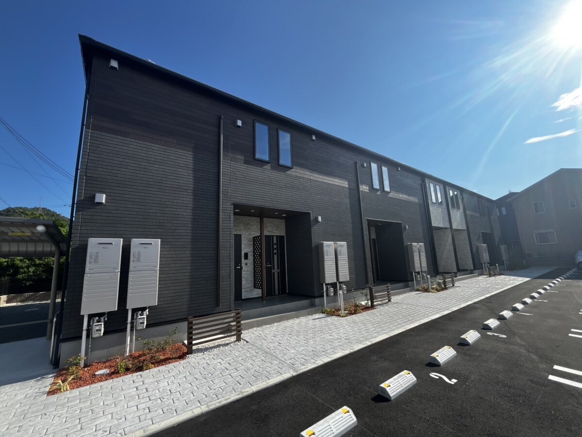 プリマヴェーラAの物件外観写真