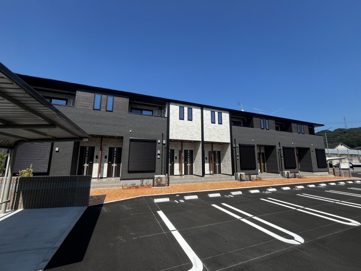 プリマヴェーラBの物件外観写真