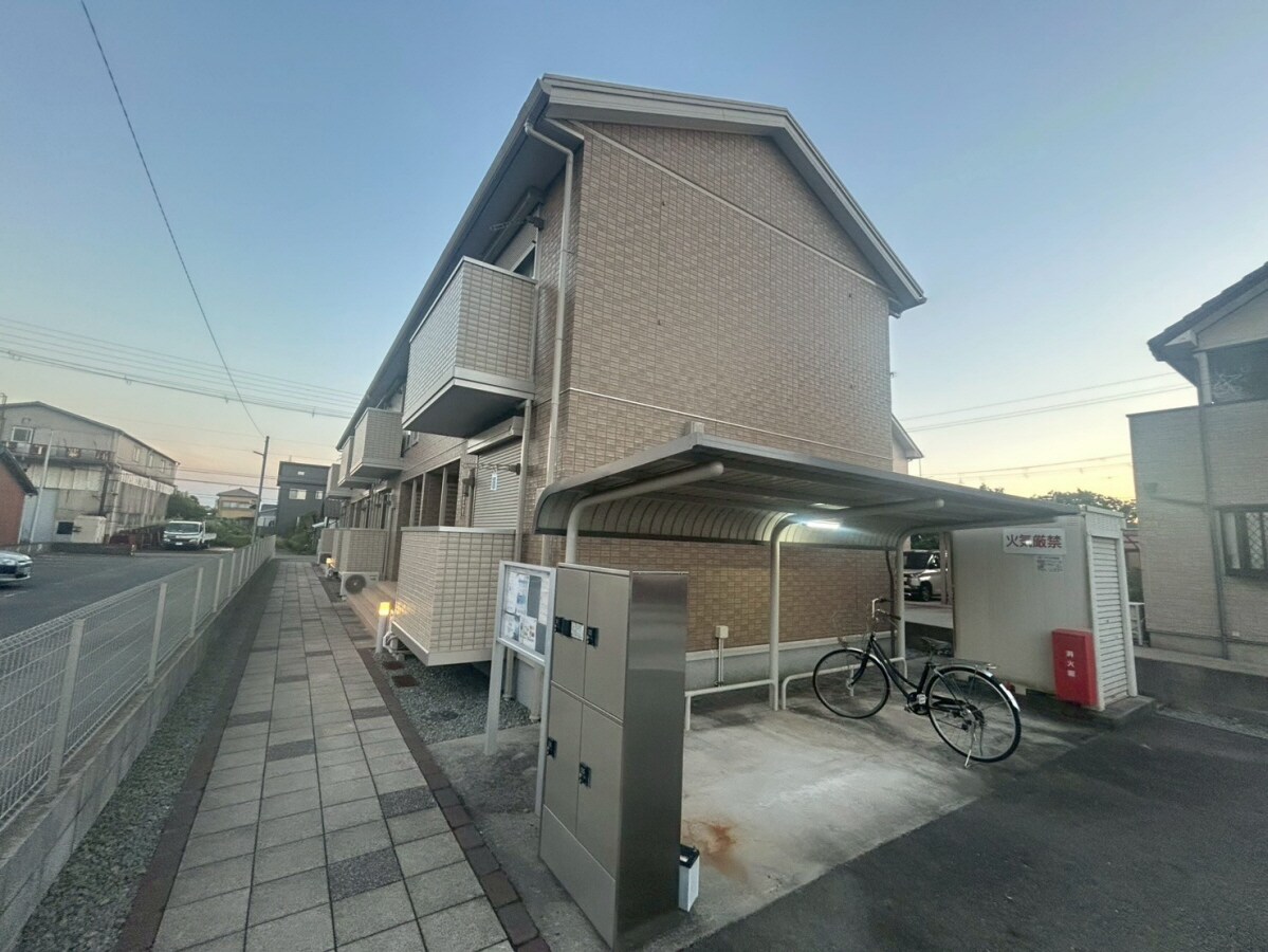 カーサドマーニの物件外観写真