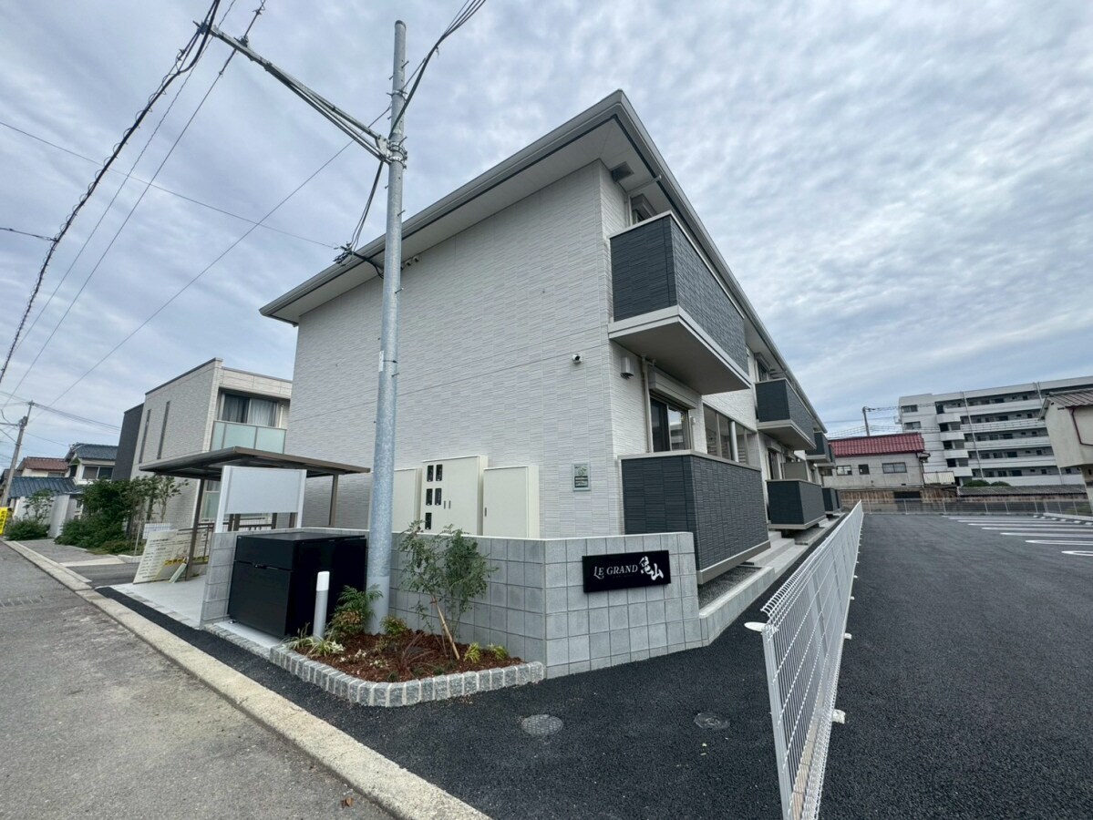 ルグラン亀山の物件外観写真