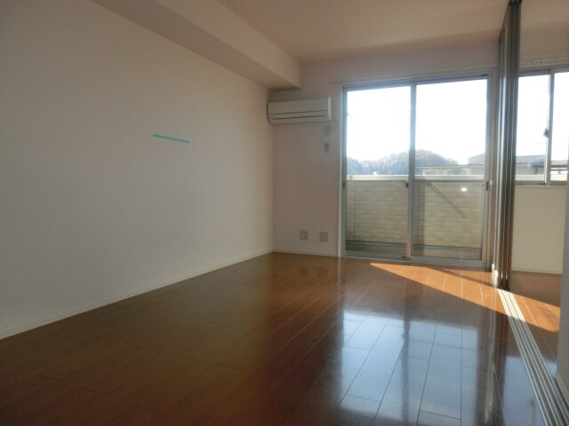 ウィステリアコートの物件内観写真