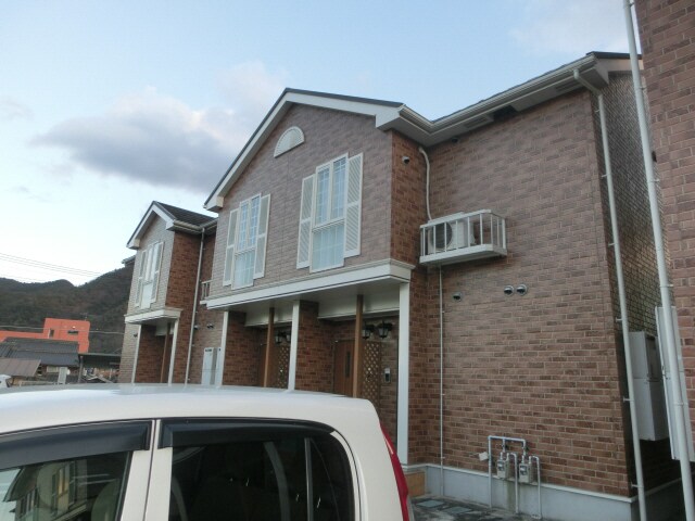 ヴィラ・ポポラーレⅠの物件外観写真