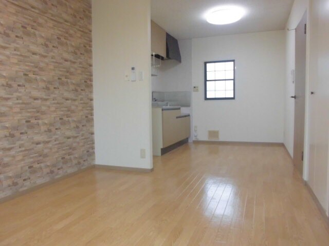 ハッピーバード市川の物件内観写真