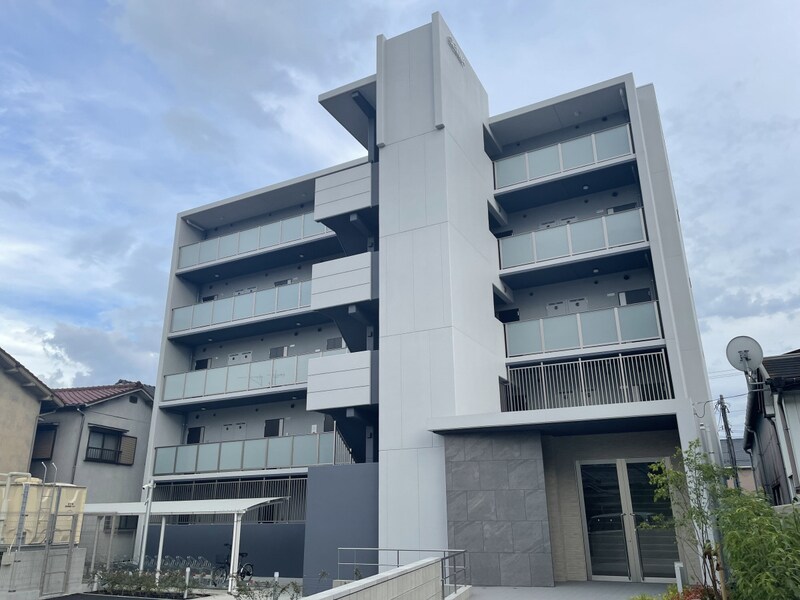 クローバー英賀保駅前の物件外観写真