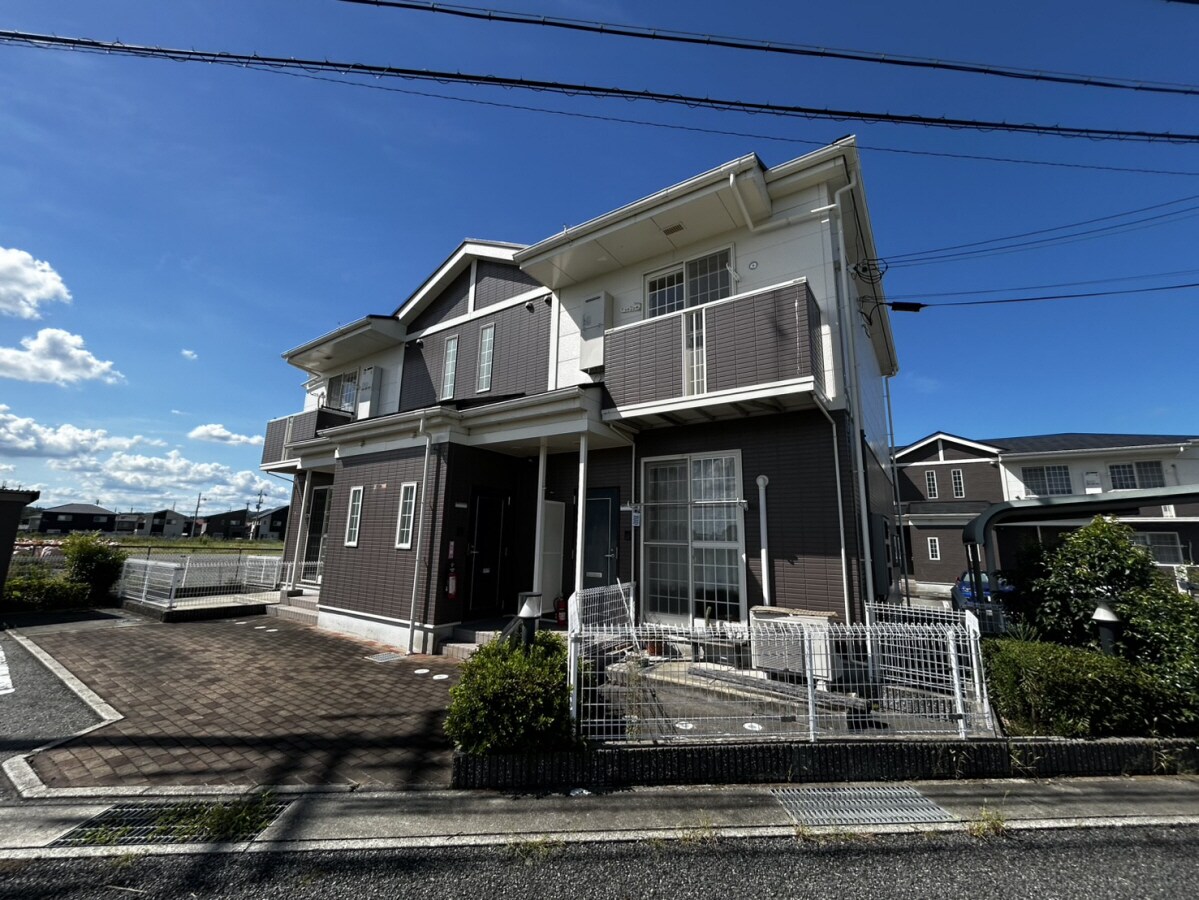 ミレニアム・カーサAの物件外観写真