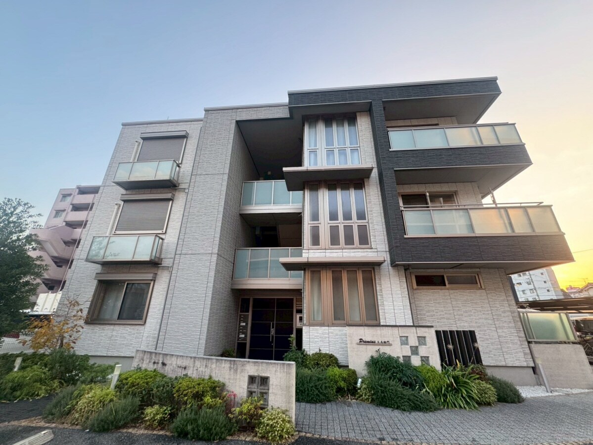 プレミアス三左衛門の物件外観写真