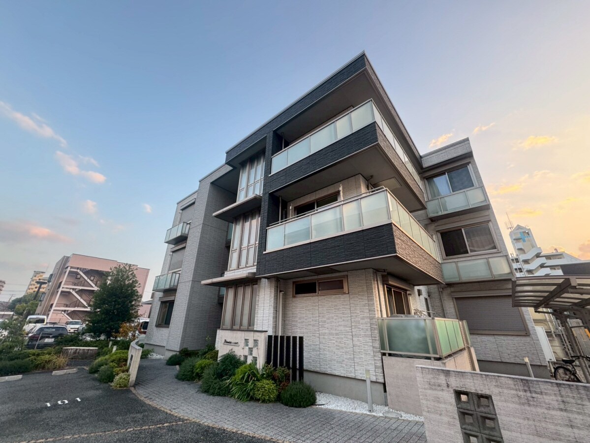 プレミアス三左衛門の物件外観写真