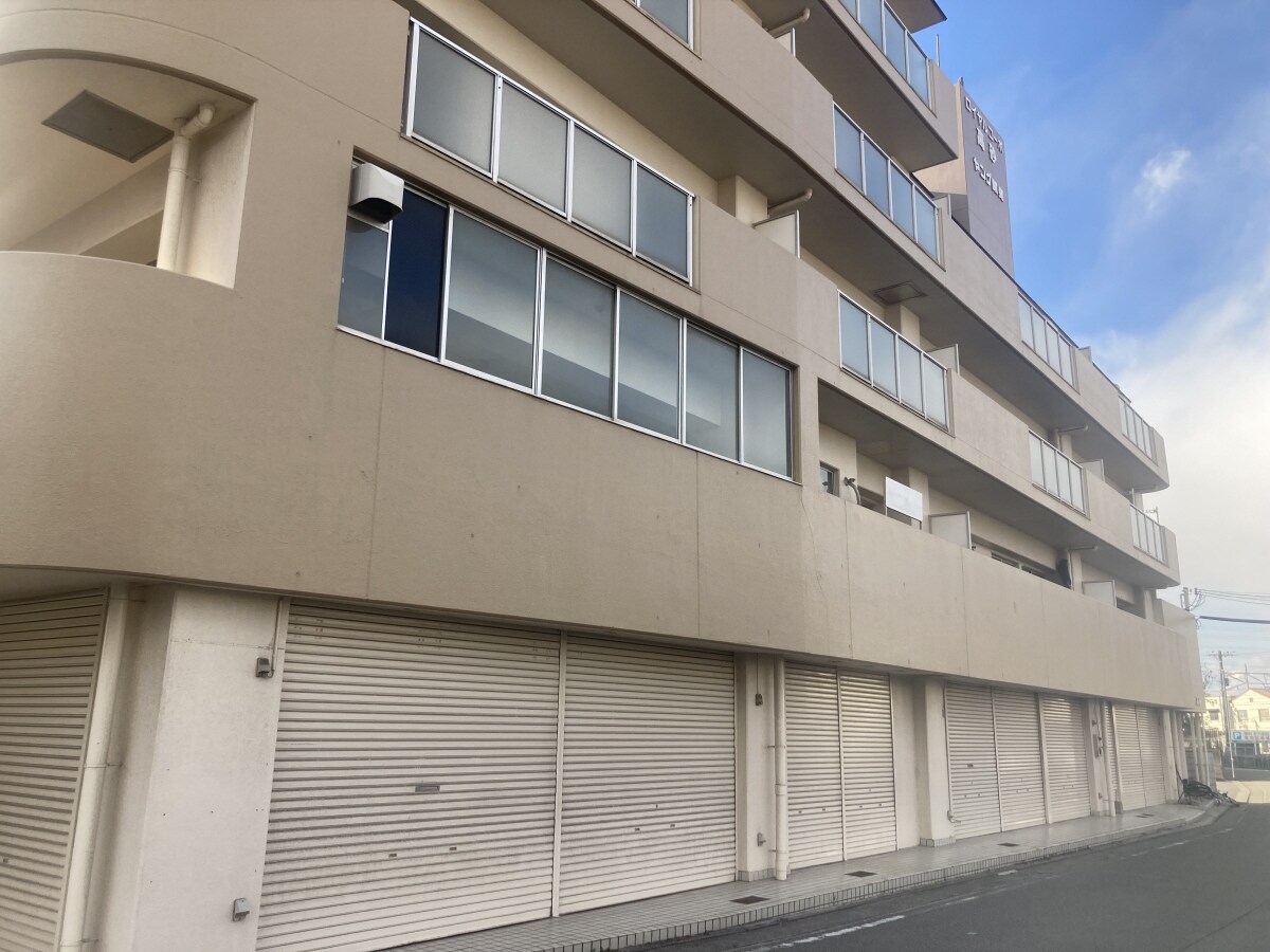 ロイヤルコーポ高砂の物件外観写真