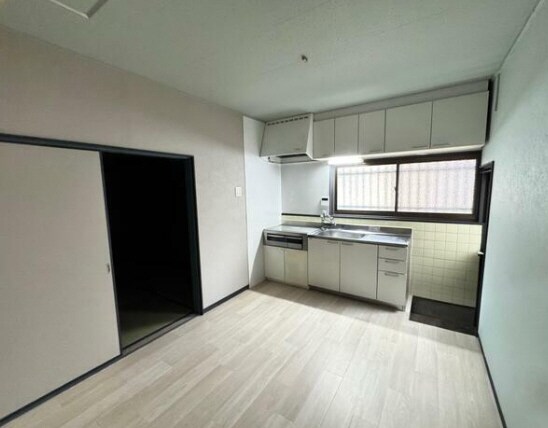 高砂市百合丘貸家の物件内観写真