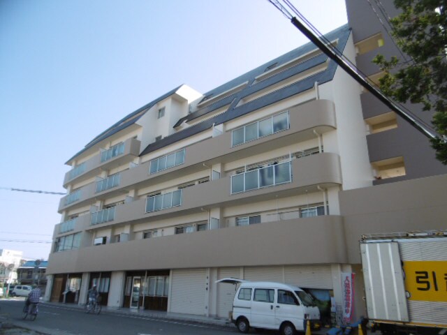 ロイヤルコーポ高砂の物件外観写真