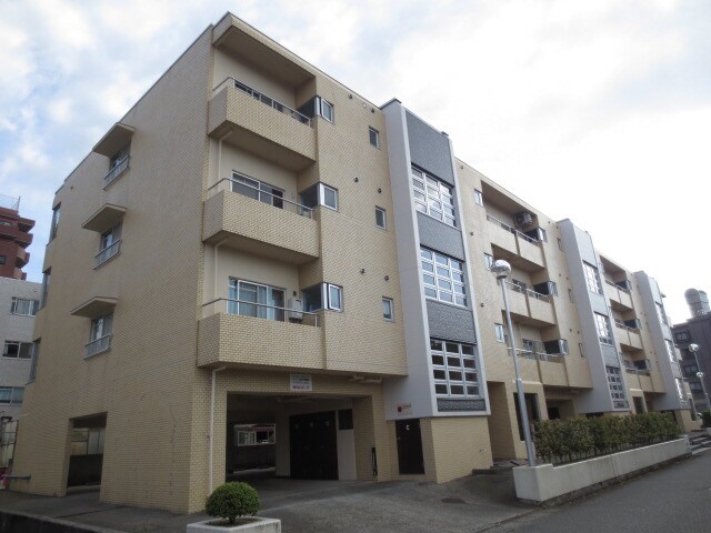 フジシャトーの物件外観写真