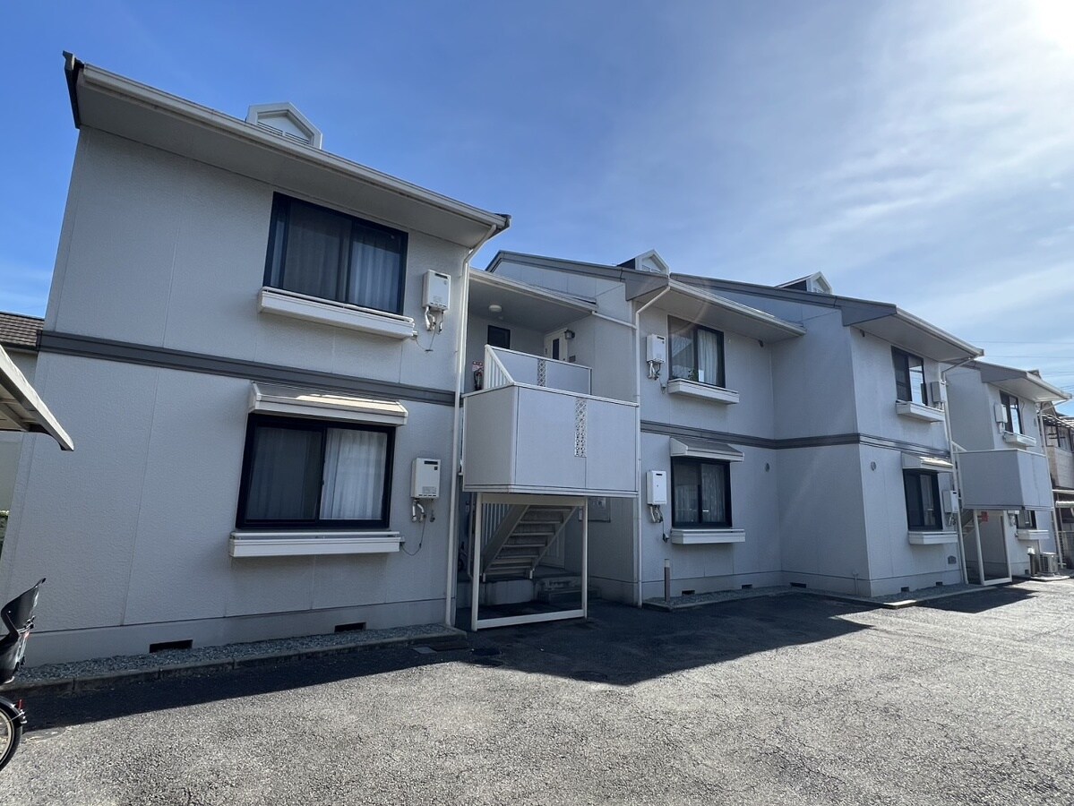 メゾン堀川　A棟の物件外観写真