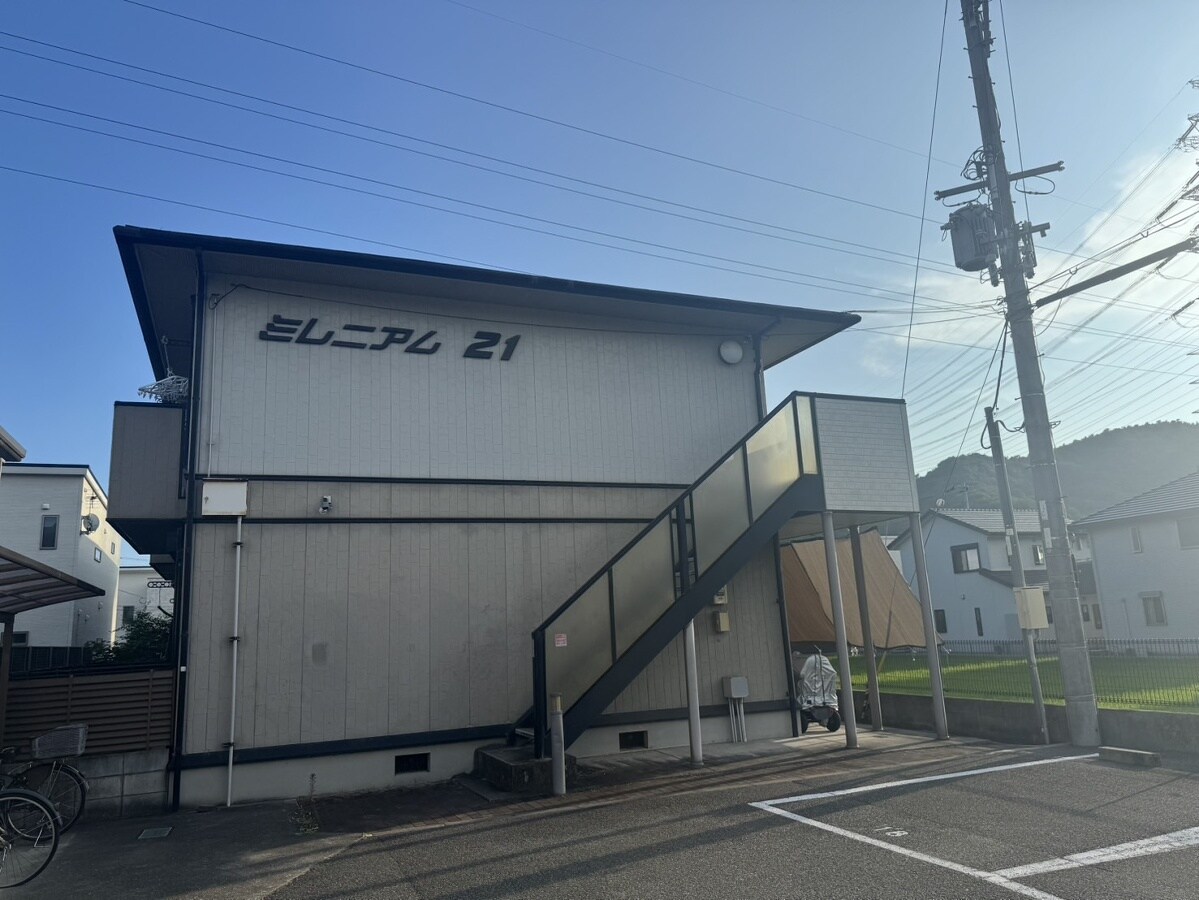 ミレニアム２１の物件外観写真