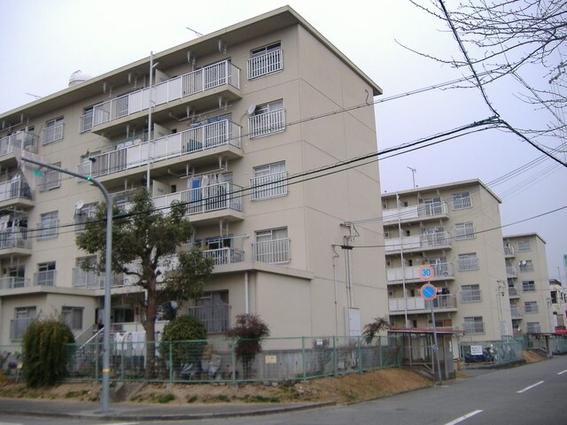 姫路市川公社団地　1号棟の物件外観写真