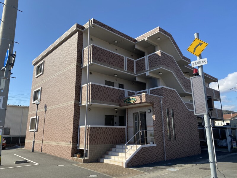 エカテリーナの物件外観写真