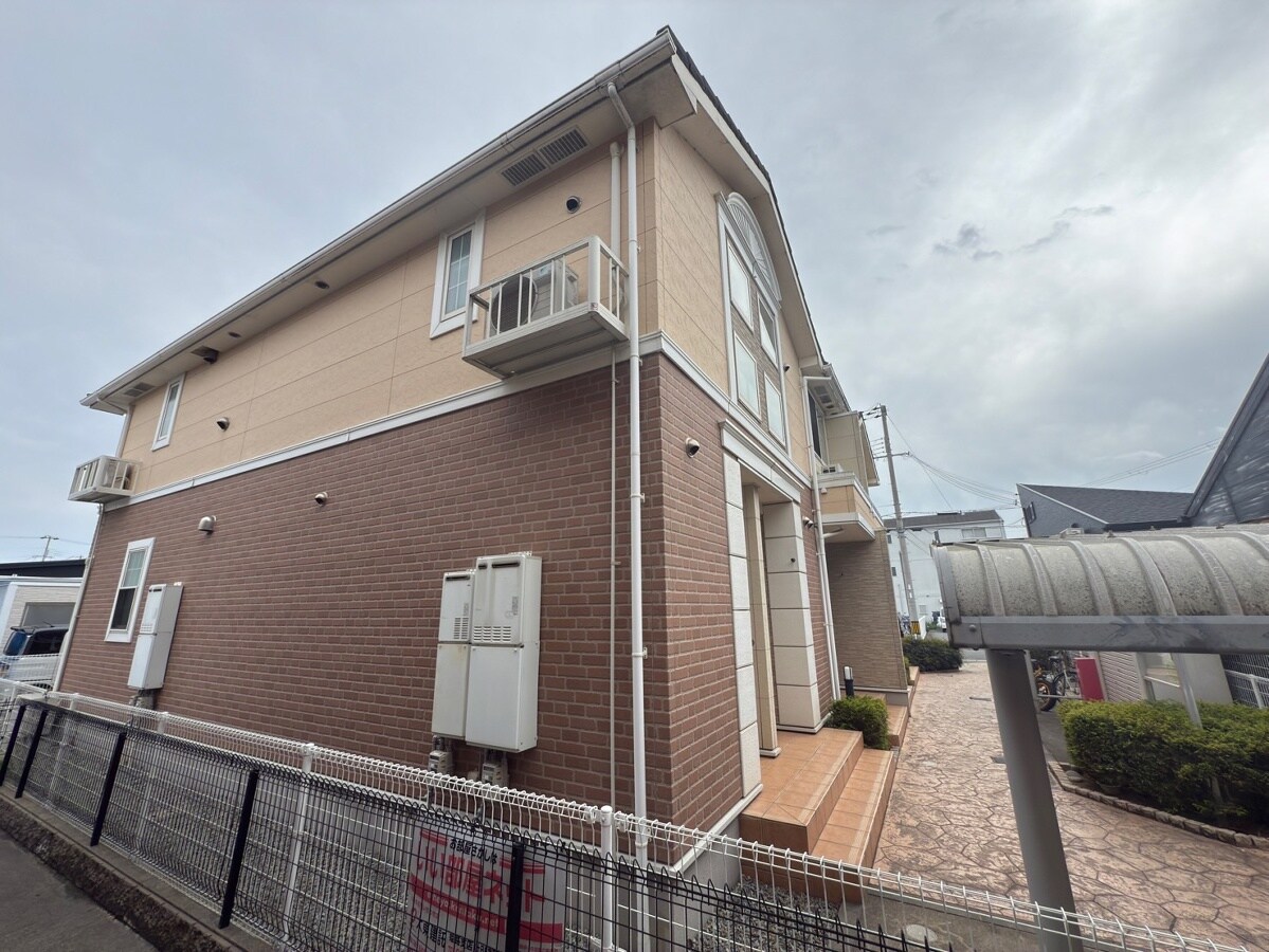 リジュール南条の物件外観写真