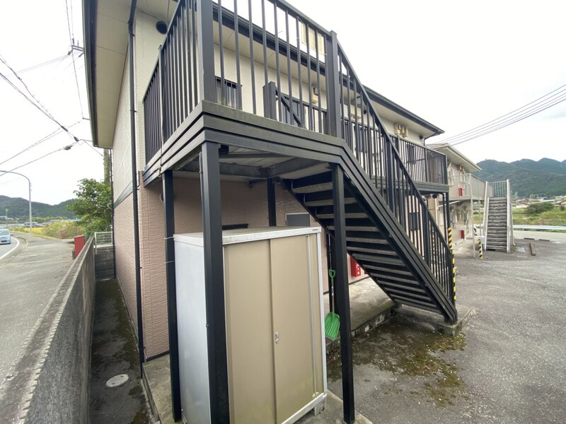 メゾン・ドールやかたB棟の物件外観写真