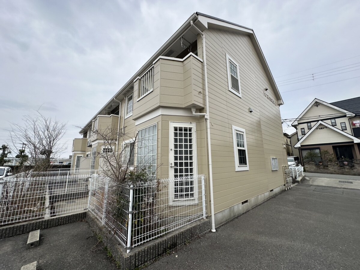 クレストヨコセキの物件外観写真