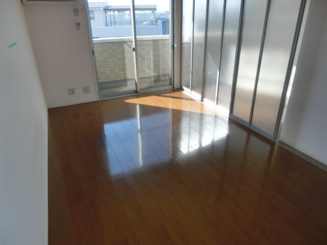 ウィステリアコートの物件内観写真