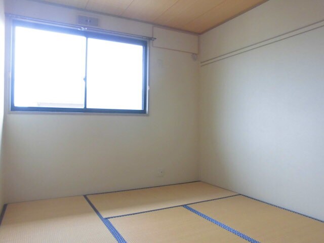 アーバンライフ吉田A棟の物件内観写真