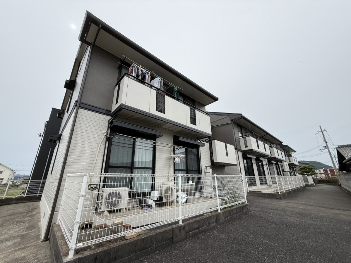 メゾン・カトルズ　A棟の物件外観写真