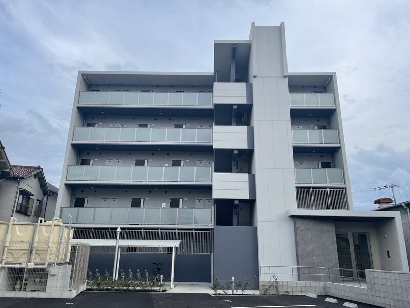 クローバー英賀保駅前の物件外観写真