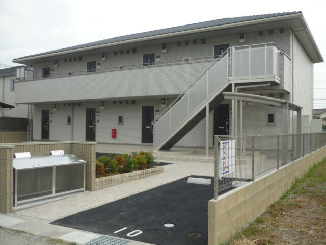 丸萬三番館の物件外観写真