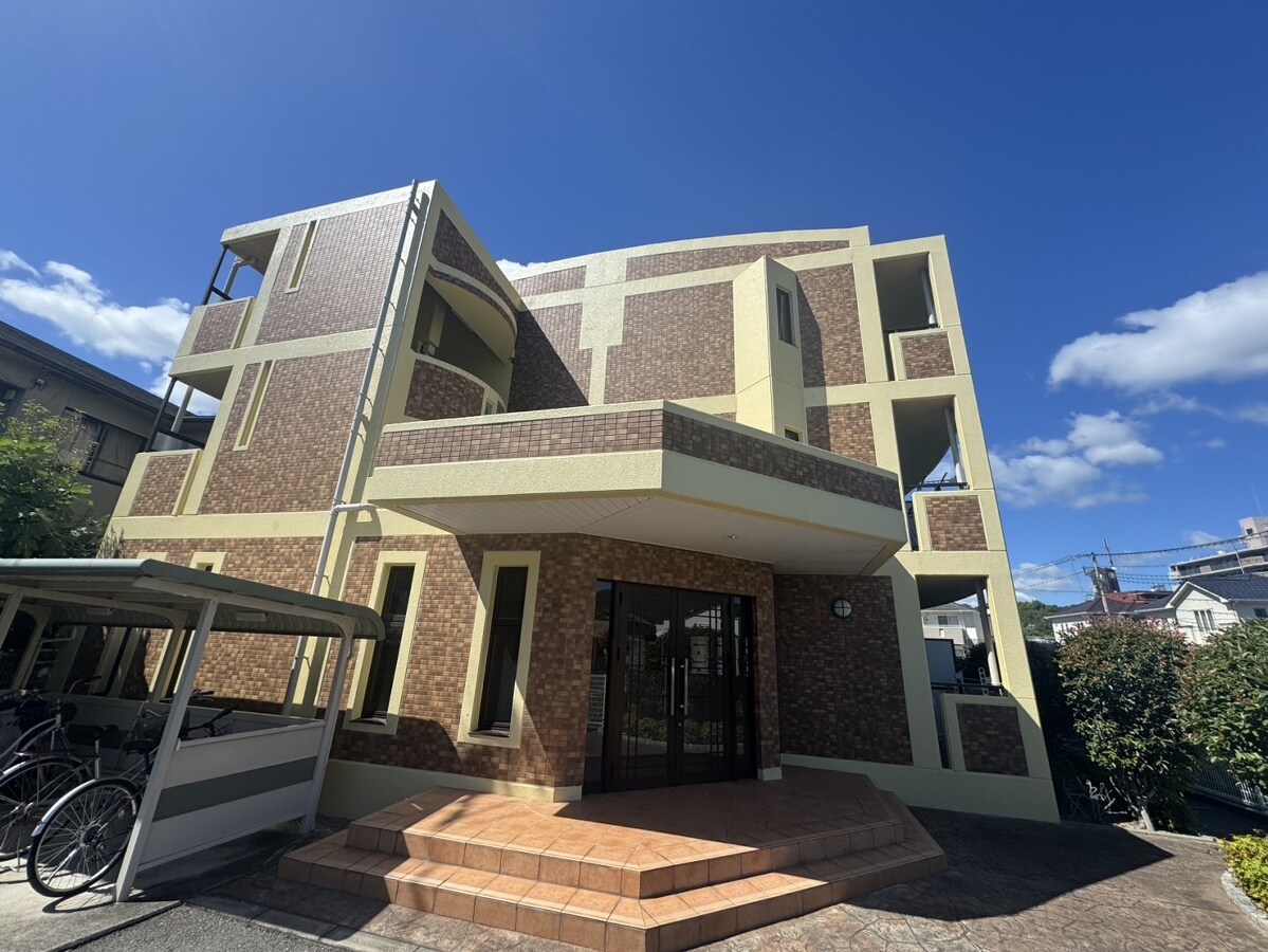 ジュネス・アビタシオンの物件外観写真