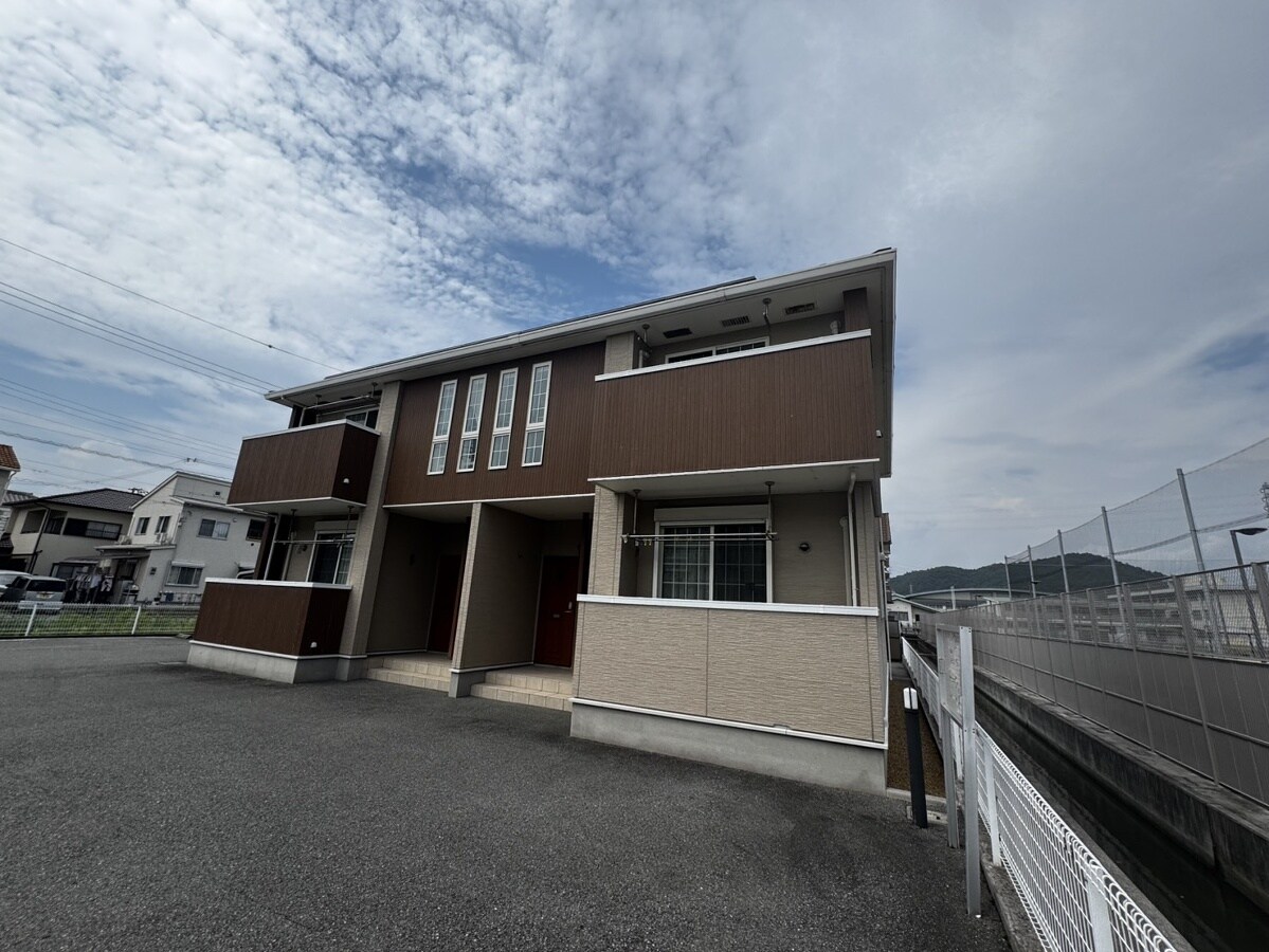 ネオ・エスト　オーブＡの物件外観写真