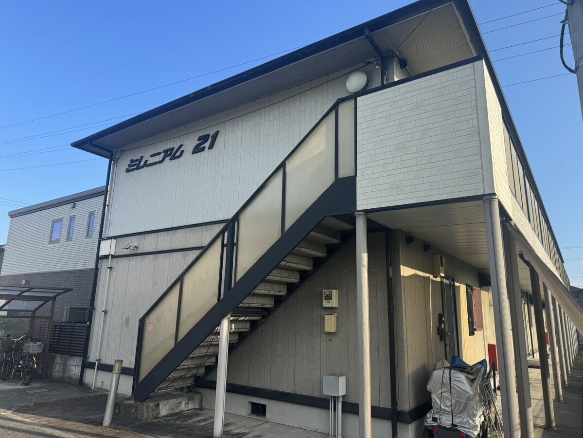 ミレニアム２１の物件外観写真