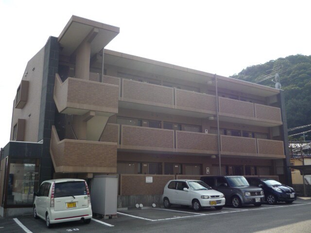 上野マンションの物件外観写真